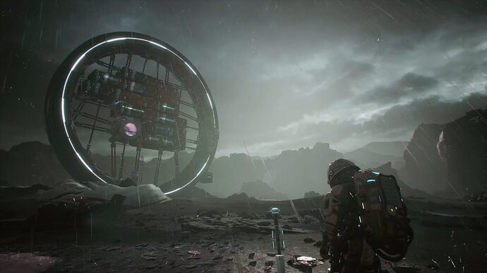 Captura de pantalla del juego "The Alters" donde se puede ver de fondo la base - una enorme rueda que alberga módulos donde resguardarse en el planeta - y en primer plano al protagonista ataviado con un traje espacial y una sonda en el suelo.